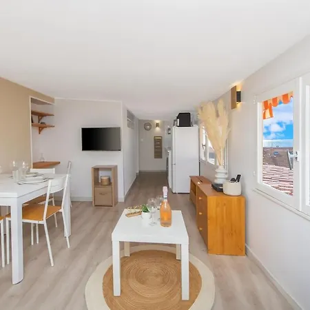 Joli Confort Dans La Vieille Apartamento