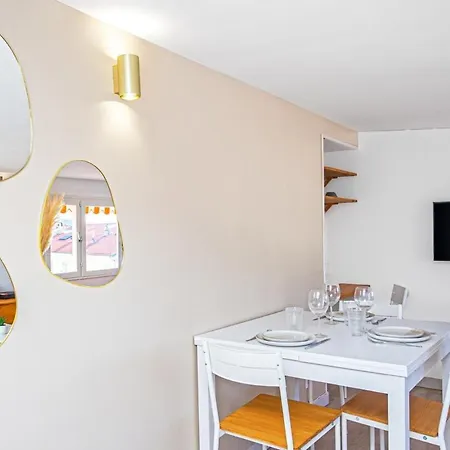Joli Confort Dans La Vieille Apartamento