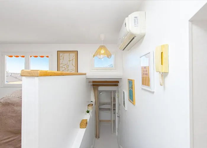 Joli Confort Dans La Vieille Appartement *